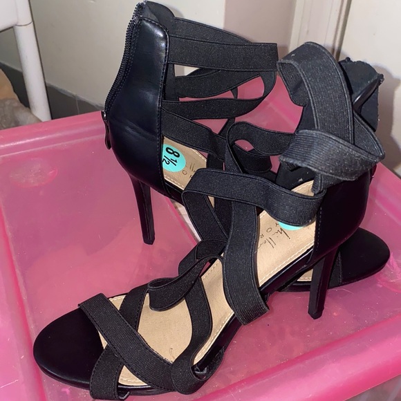 Nicole Miller black heels - Picture 1 of 4